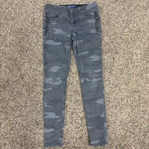 Women's Slim Fit Camo Jeans - Size 2 - Preowned - 2046